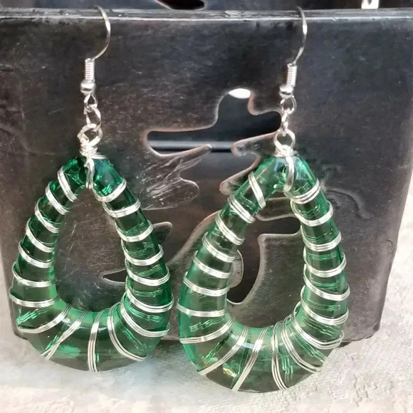 Retro 80s Disco Statement Green Lucite Open Teardrop Wire Wrapped Earrings - Picture 1 of 5